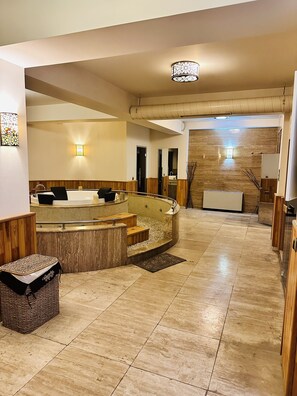 Sauna, bain à remous, hammam