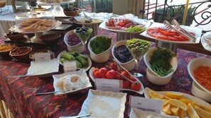 Desayuno estilo bufé
