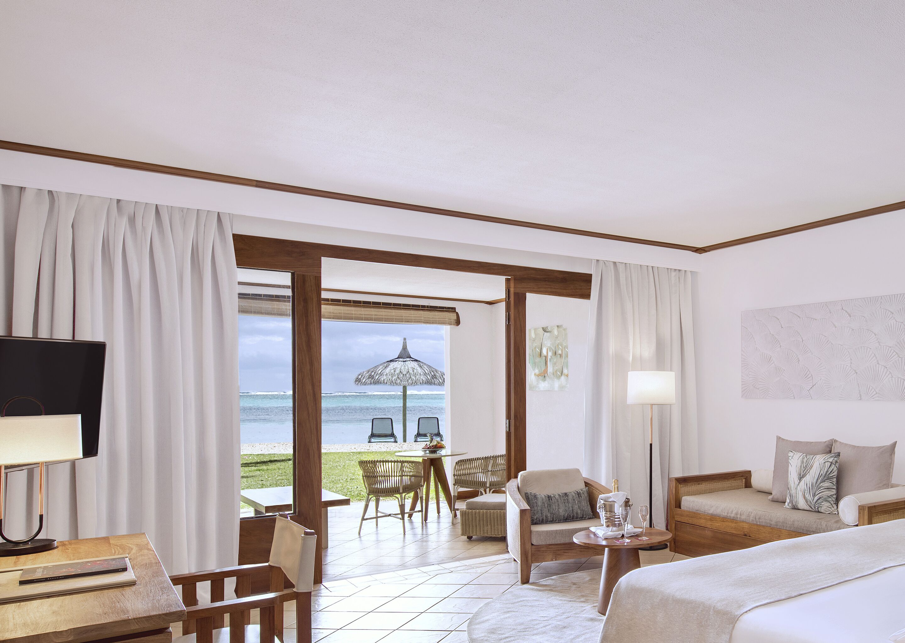 junior suite beachfront room | 1 bedroom, minibar, in-room safe, desk