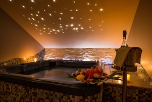 Sauna, hot tub, body treatments, aromatherapy, facials