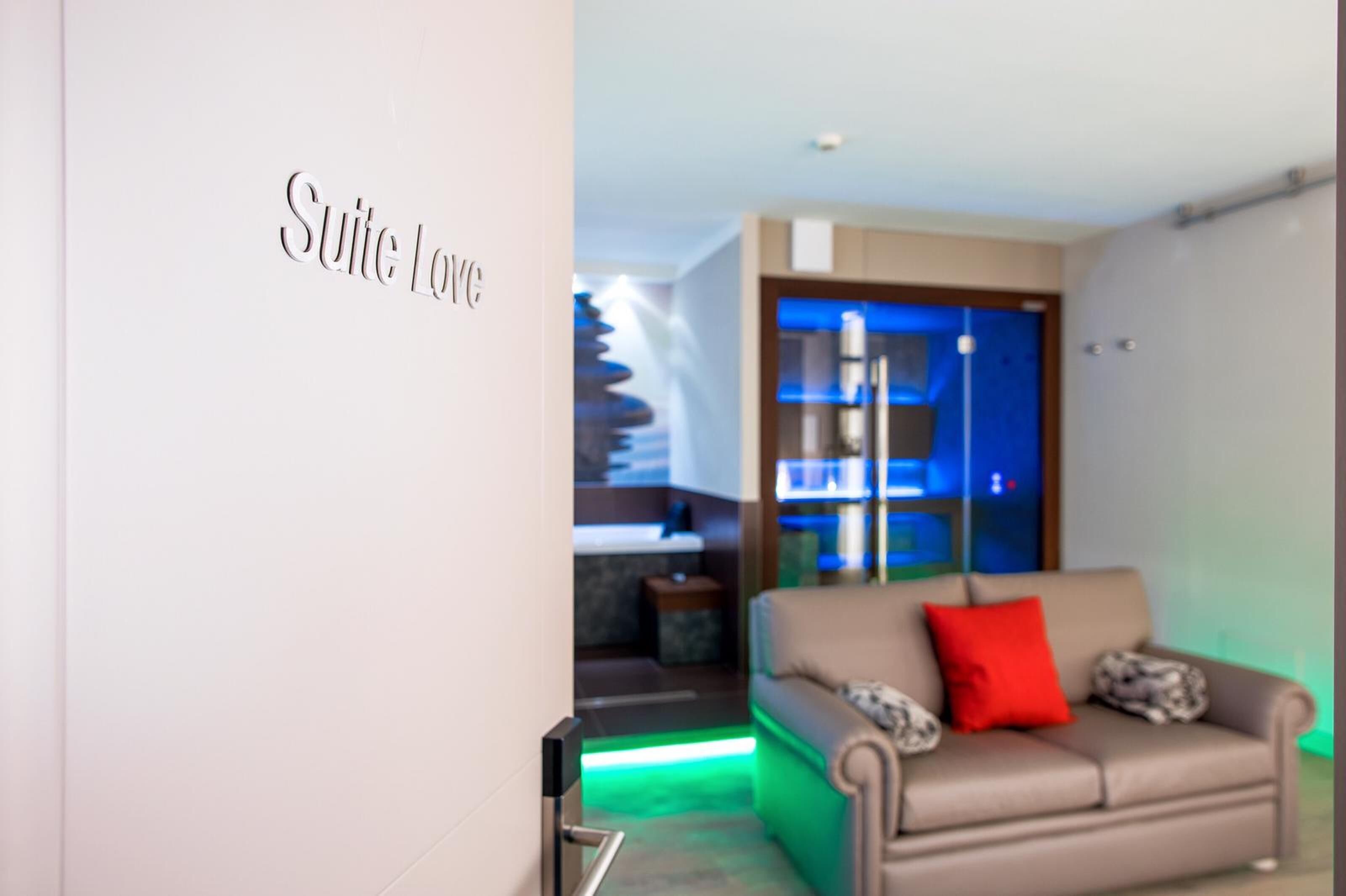 luxury suite | 1 bedroom, premium bedding, down duvets, minibar