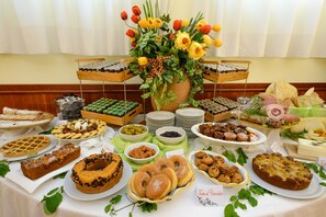 Daily buffet breakfast for a fee