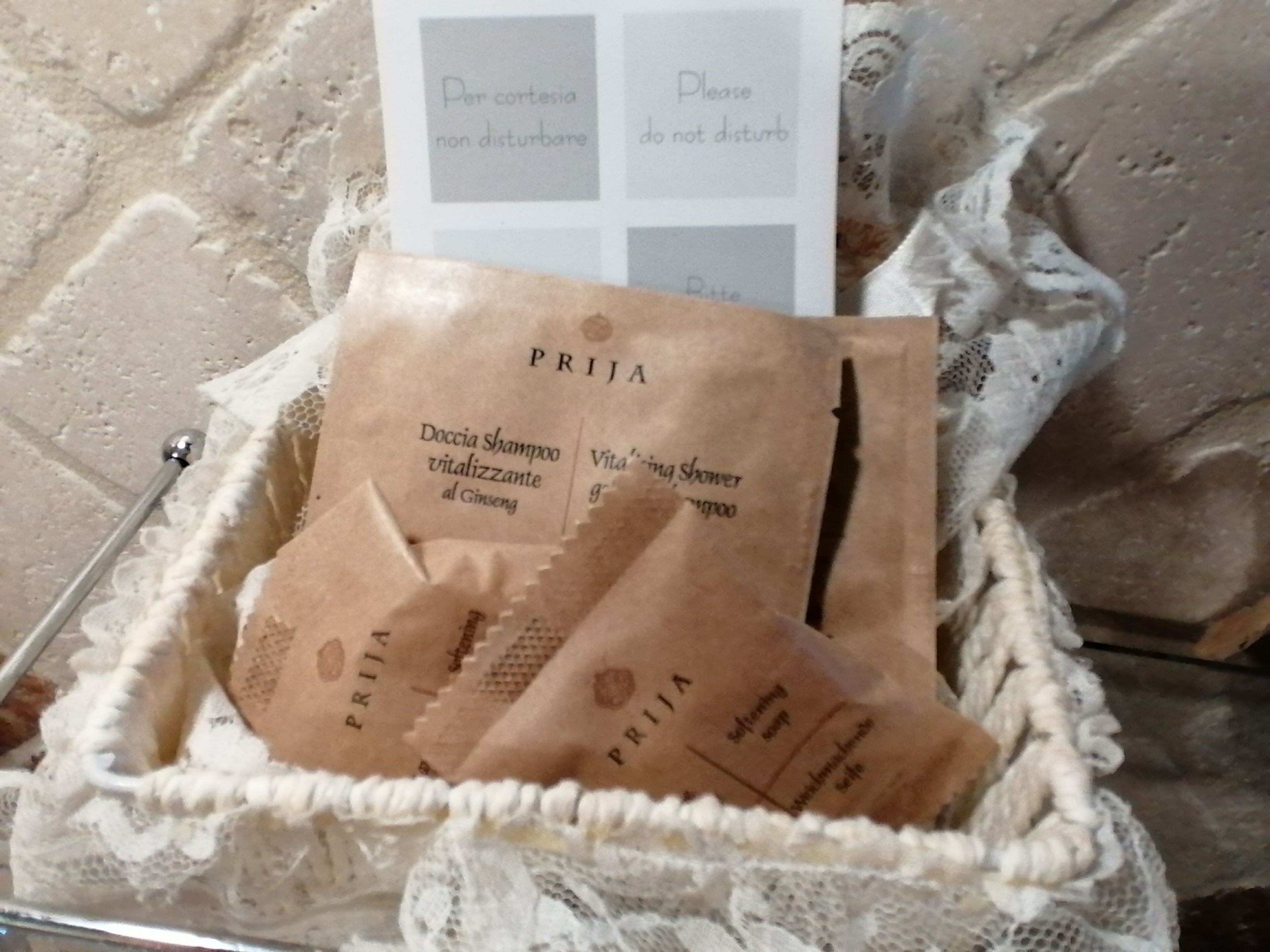 bathtub, jetted bath, free toiletries, hair dryer