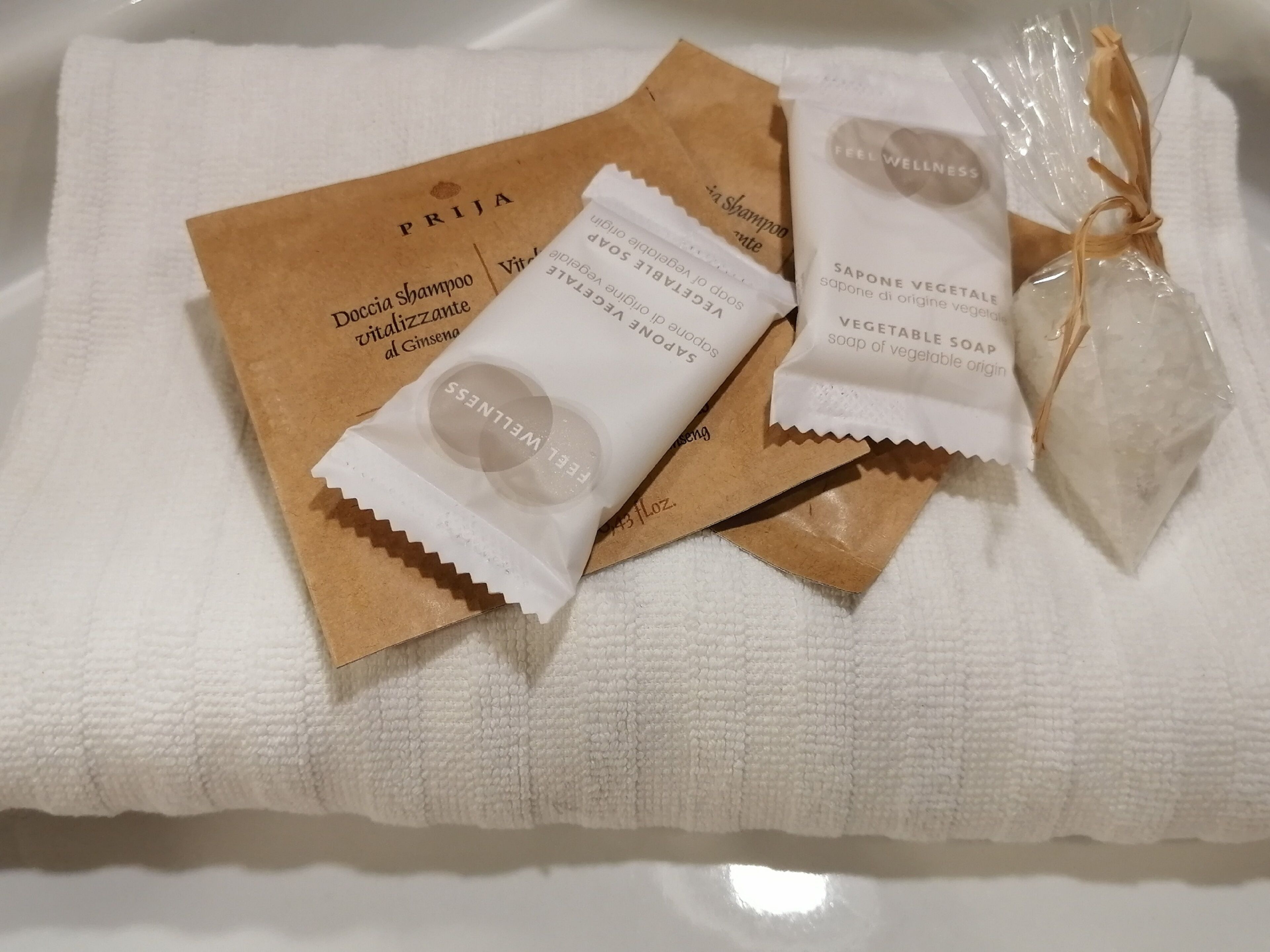 bathtub, jetted bath, free toiletries, hair dryer