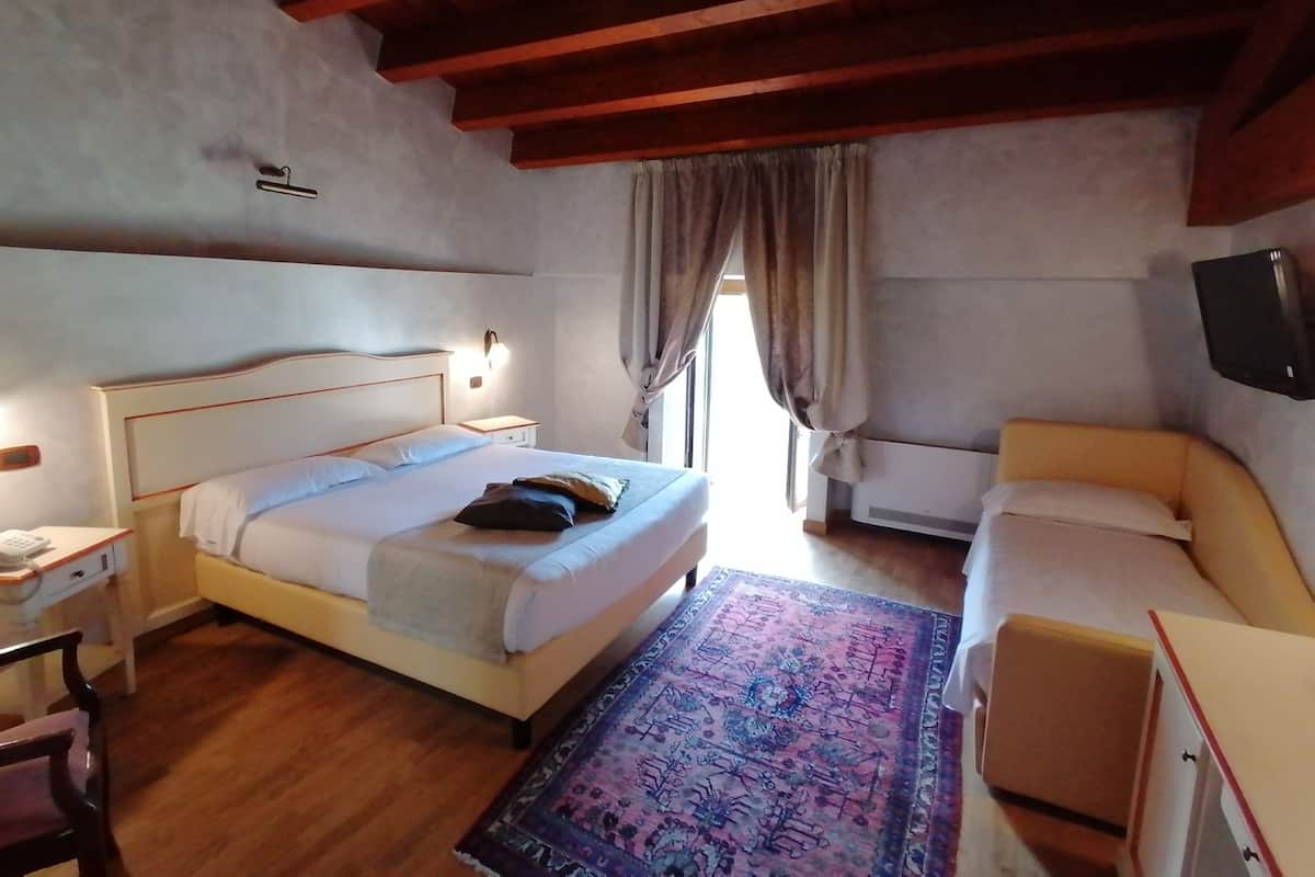 Ropa de cama de alta calidad y minibar 