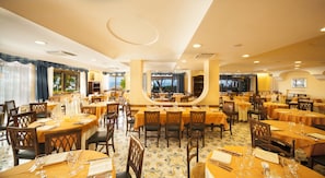 Déjeuner et dîner servis sur place