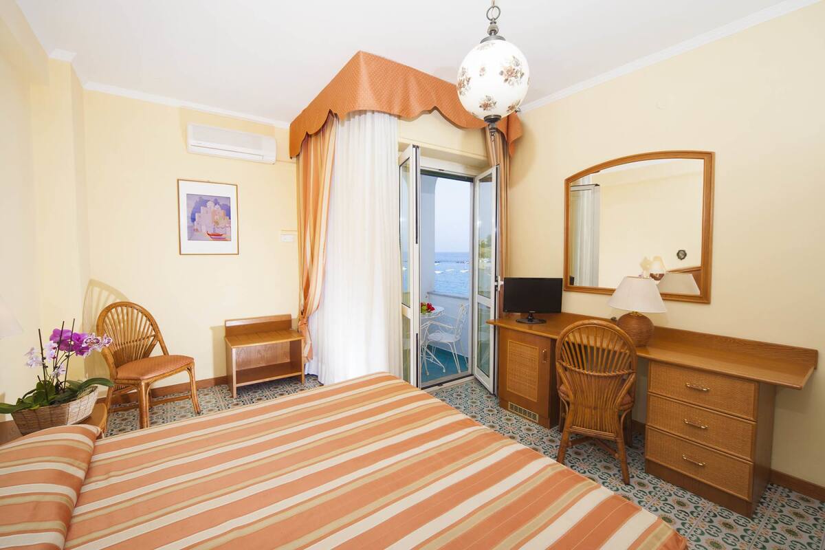 comfort double room, sea view | minibar, in-room safe, desk, soundproofing