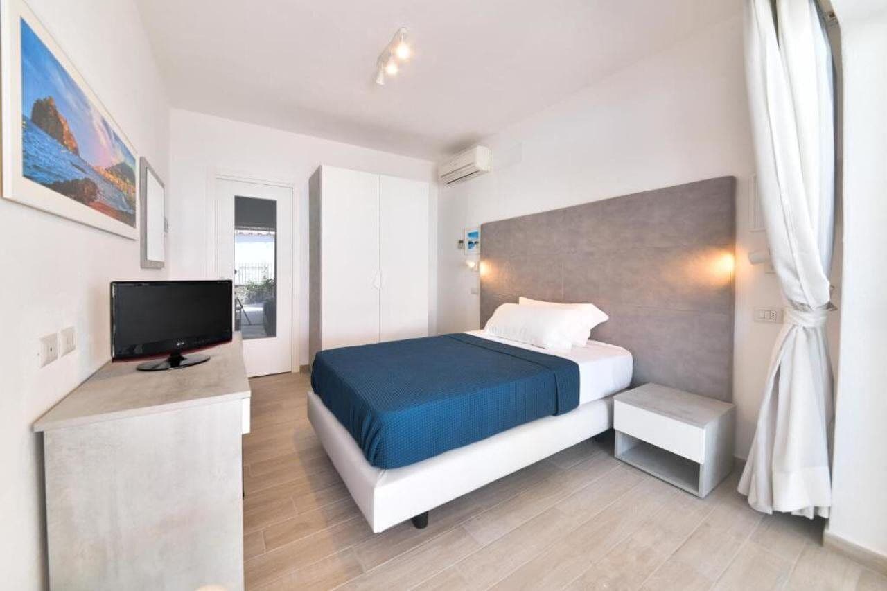 Cofres nos quartos, berços (sobretaxa)