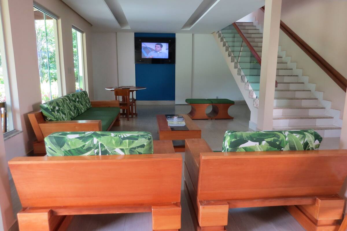 32-inch lcd tv with cable channels, tv, ping pong