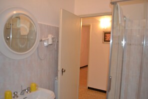 Separate bathtub and shower, free toiletries, hair dryer, bidet
