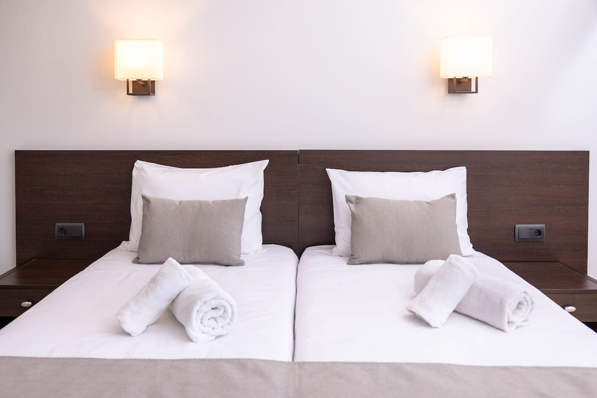 Standard Double Room, 2 Single Beds | In-room safe, desk, laptop workspace, bed sheets