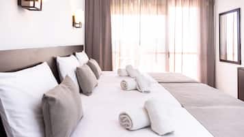 Caja de seguridad en la habitación y escritorio