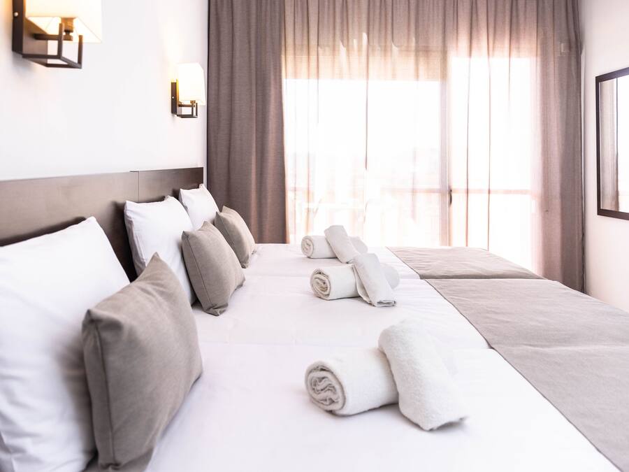 Standard Triple Room, 3 Twin Beds | In-room safe, desk, laptop workspace, bed sheets