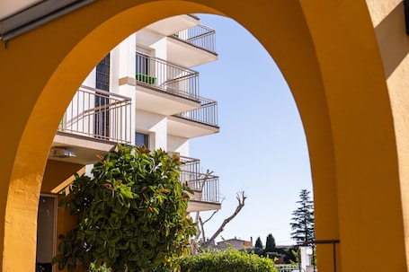 Fachada de la propiedad. RVHotels GR92