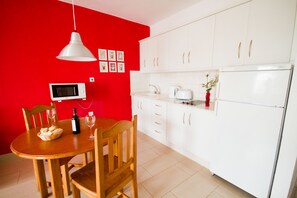 In-room dining - Apartamentos Parque Tropical (Tías)