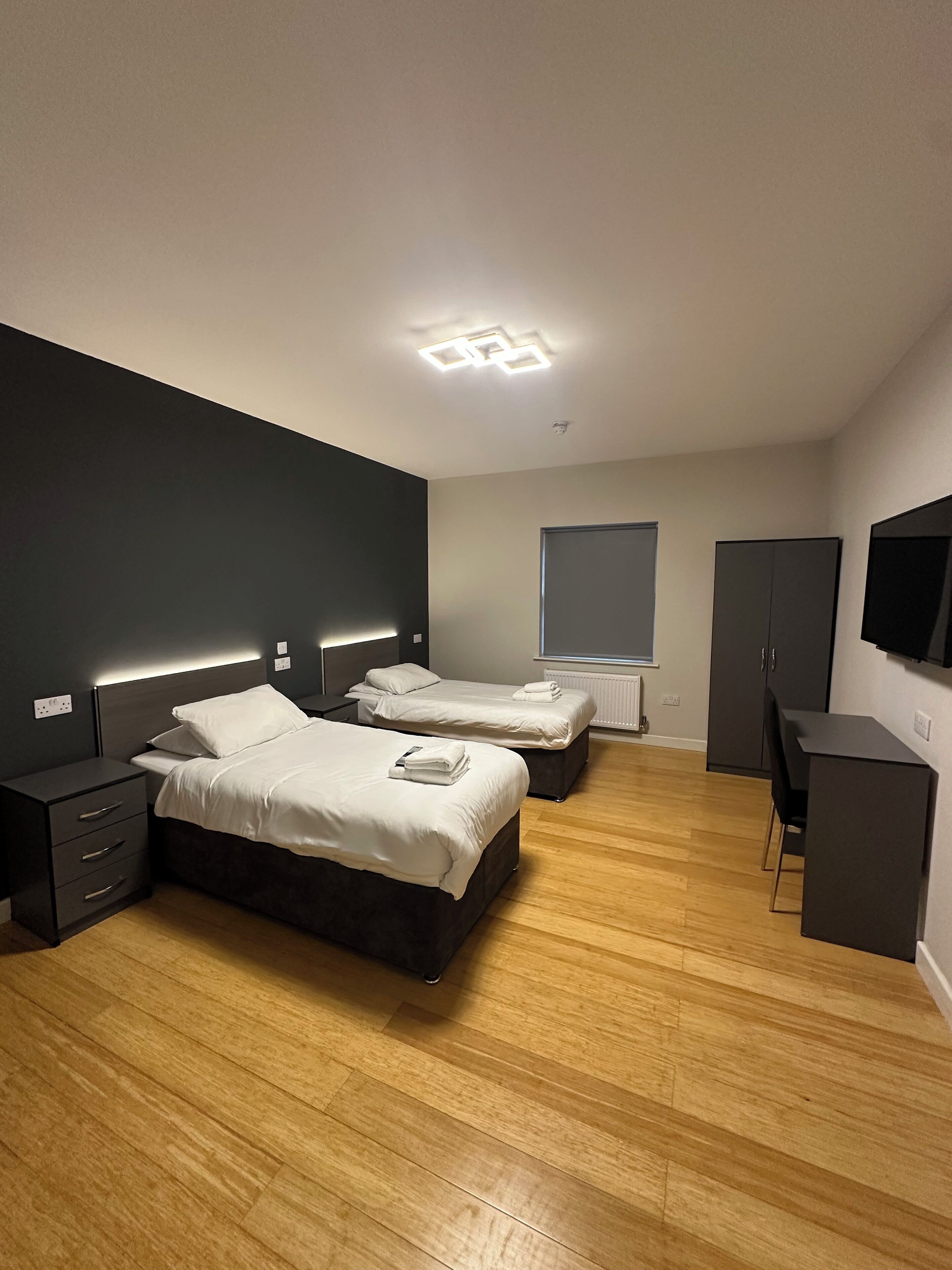 Twin Room | Egyptian cotton sheets, premium bedding, laptop workspace, soundproofing