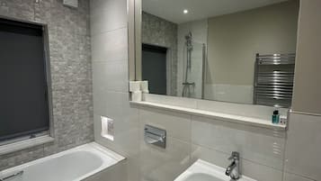 Double Room | Egyptian cotton sheets, premium bedding, laptop workspace, soundproofing