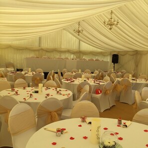 Outdoor wedding area - Wendover Arms (High Wycombe)