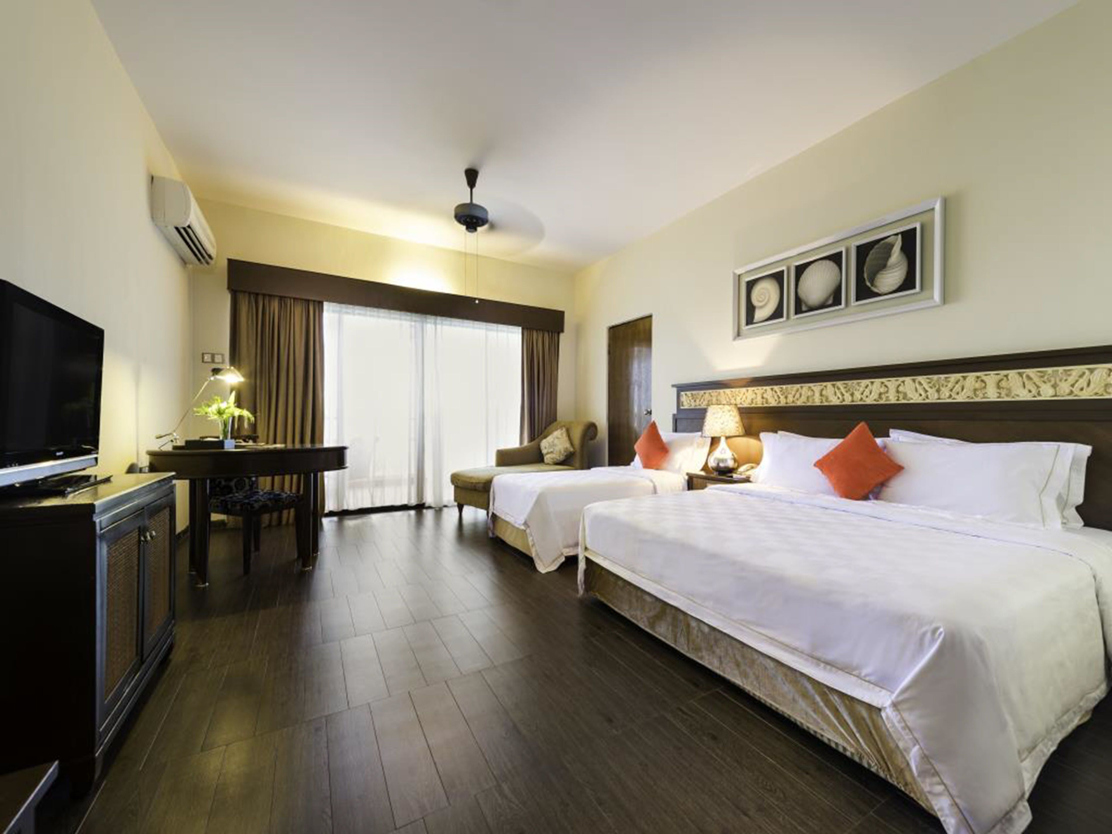 Minibar, in-room safe, desk, free cots/infant beds