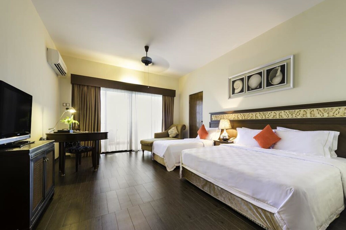 Minibar, in-room safe, desk, free cots/infant beds