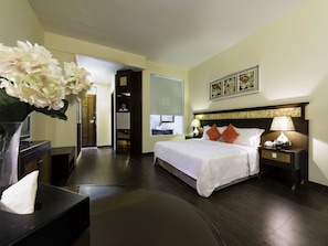 Deluxe Room, 1 Queen Bed, Lagoon View | Minibar, in-room safe, desk, free cots/infant beds - Tok Aman Bali Beach Resort (Pasir Puteh)