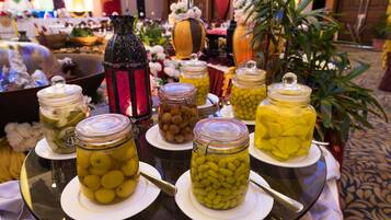 Dagelijks ontbijtbuffet (MYR 25 per persoon)