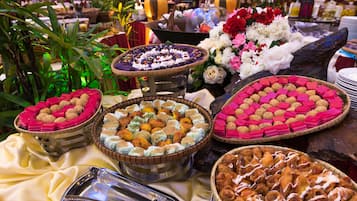 Daily buffet breakfast (MYR 25 per person)