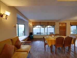 In-room dining - V Resorts Ramgarh Cottage (Nainital)