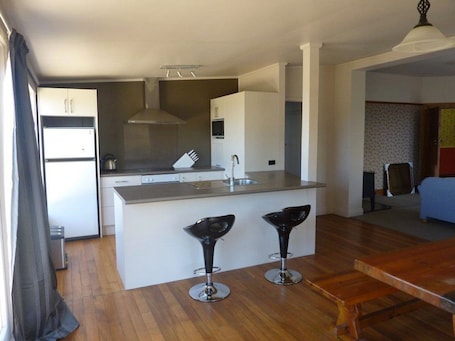 Zimmer, 5 Schlafzimmer (House) | Eigene Küche | Kühlschrank, Mikrowelle, Wasserkocher, Toaster. Anchor Motel
