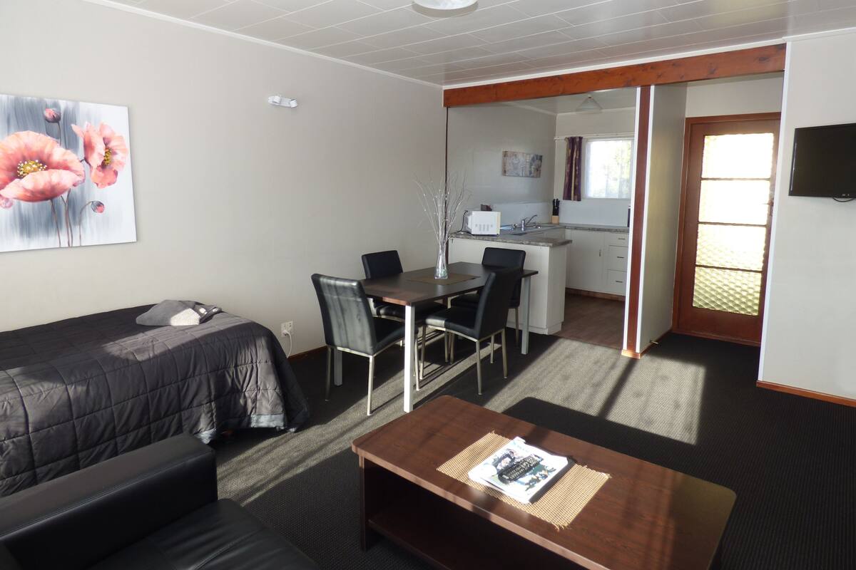 Laptop workspace, blackout drapes, WiFi (free), bed sheets