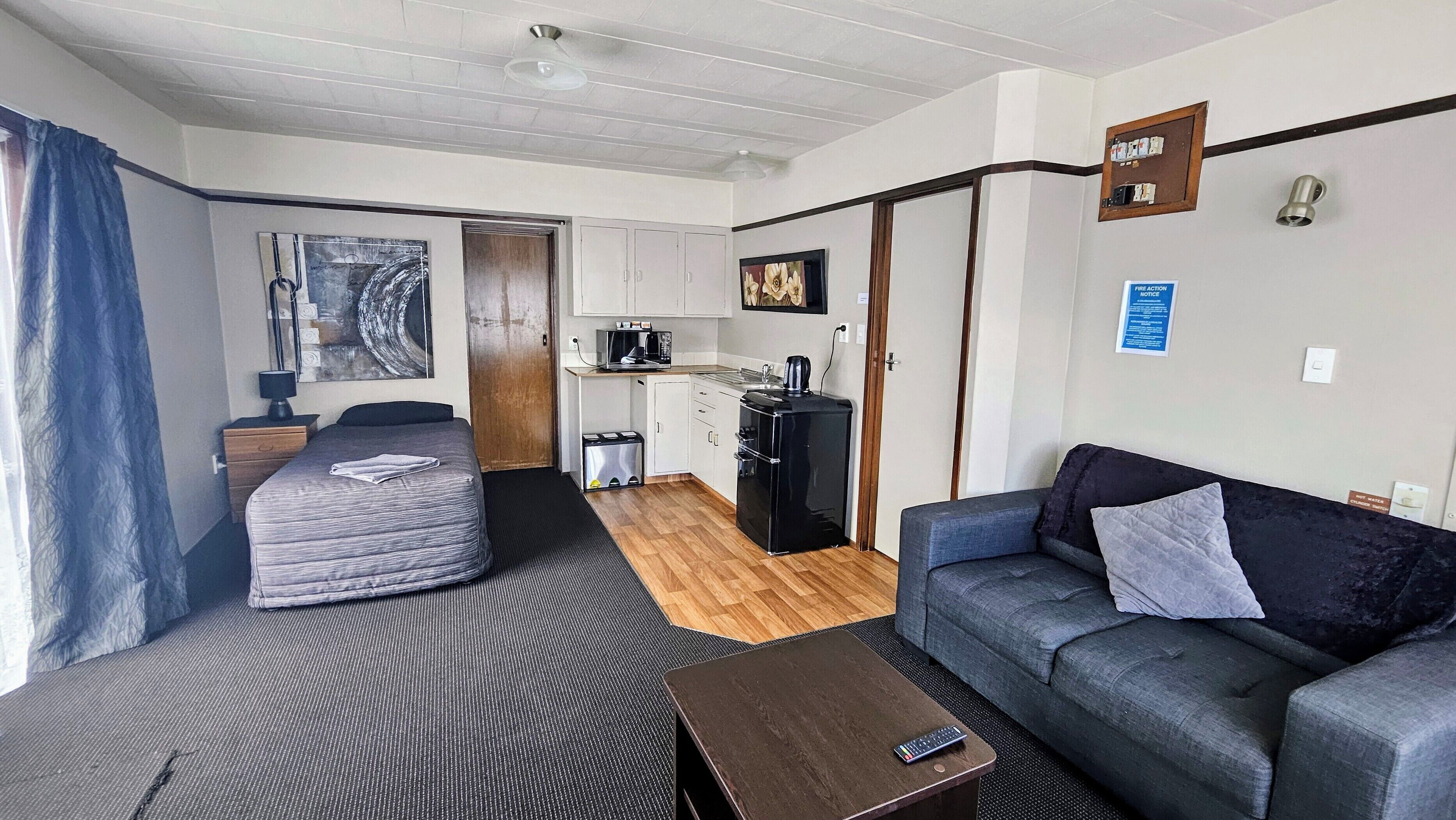 Deluxe One Bedroom | Private kitchenette