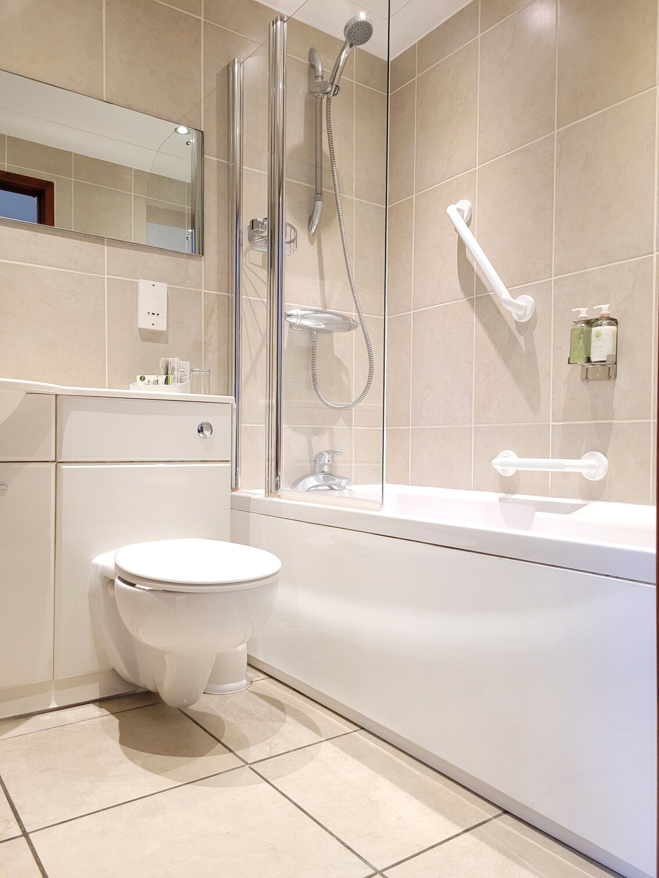 double room, ensuite (king size bed) | bathroom