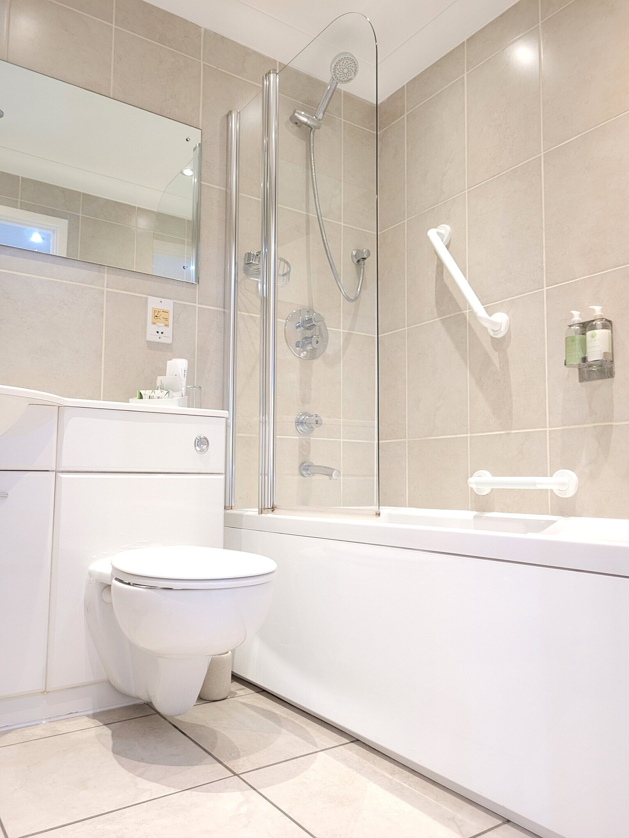 double room, ensuite (deluxe) | bathroom