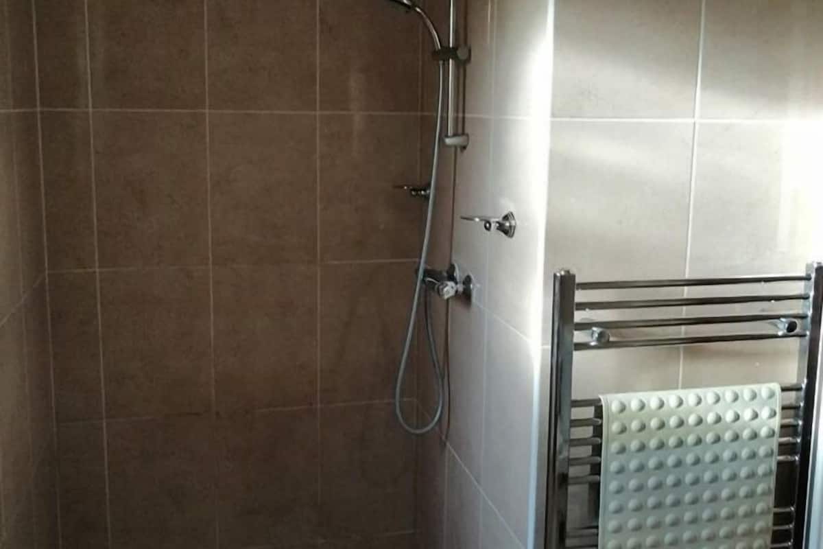 standard double room, accessible, ensuite | bathroom