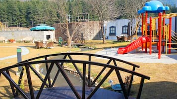 Außen-Kinderspielplatz