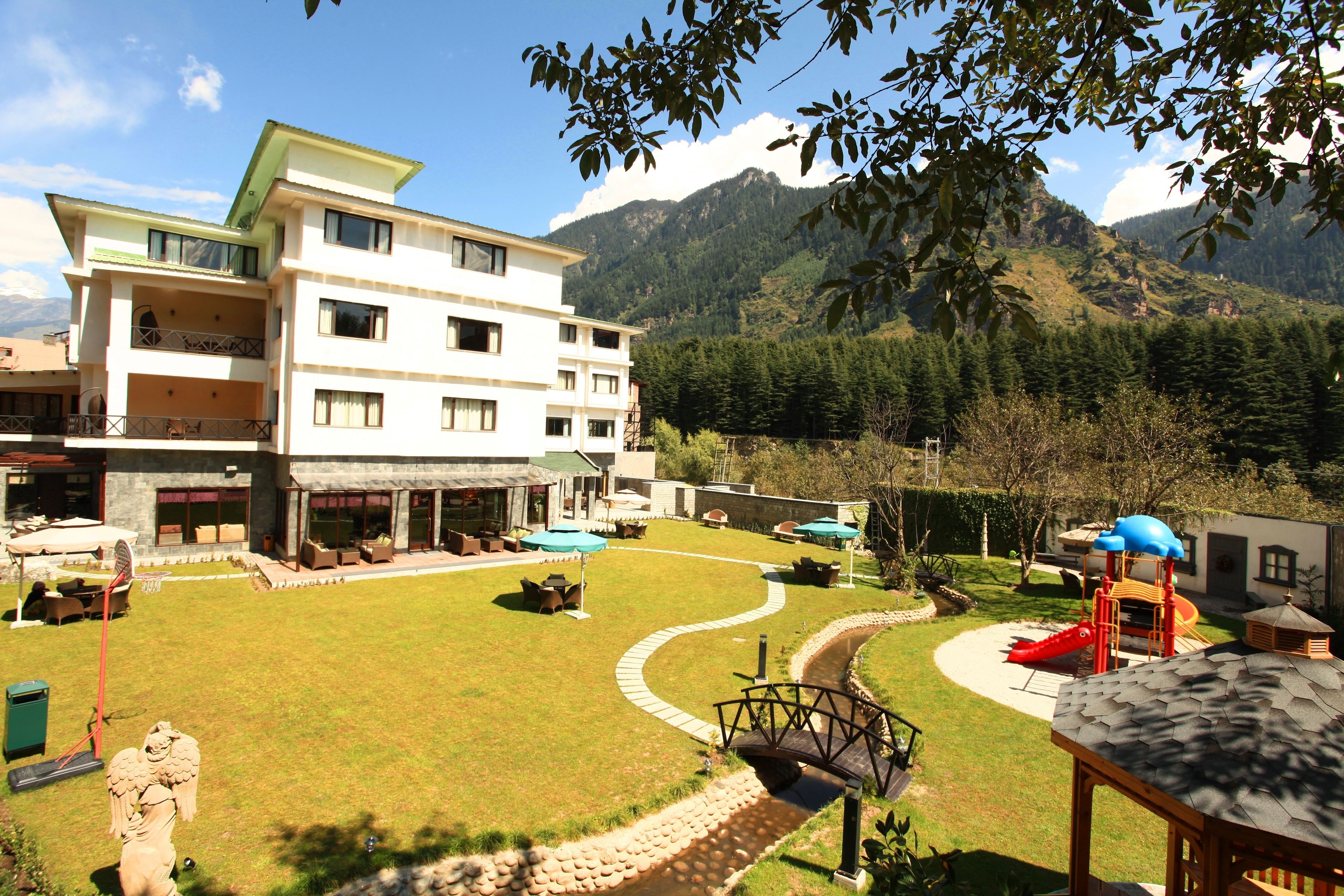 Vista frontal de la propiedad