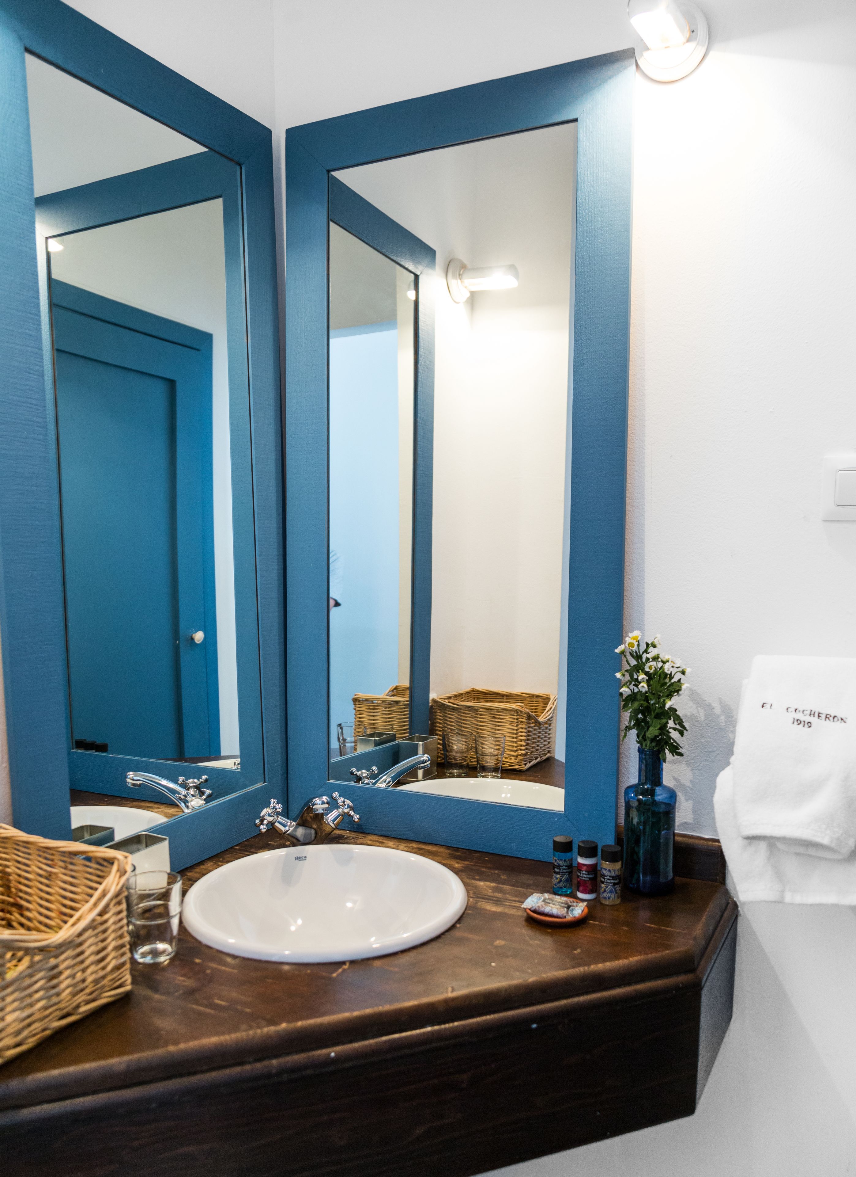 double room | bathroom | free toiletries, hair dryer, towels