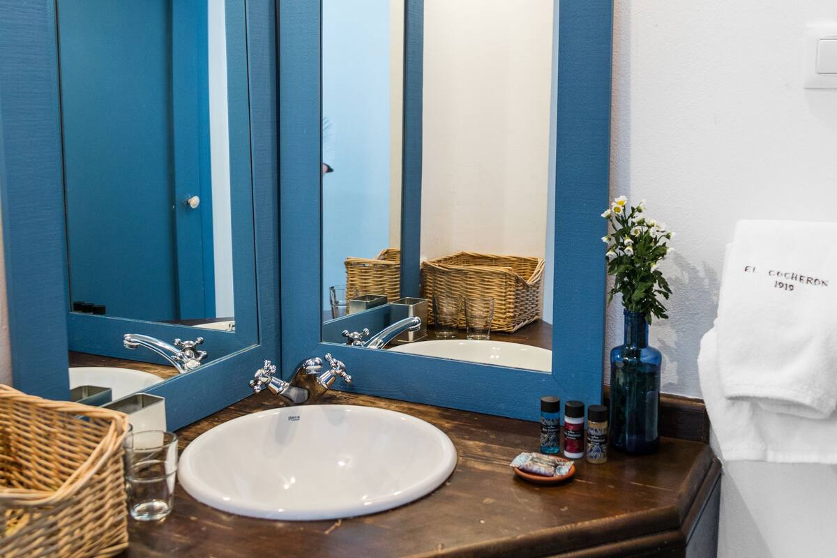 double room | bathroom | free toiletries, hair dryer, towels