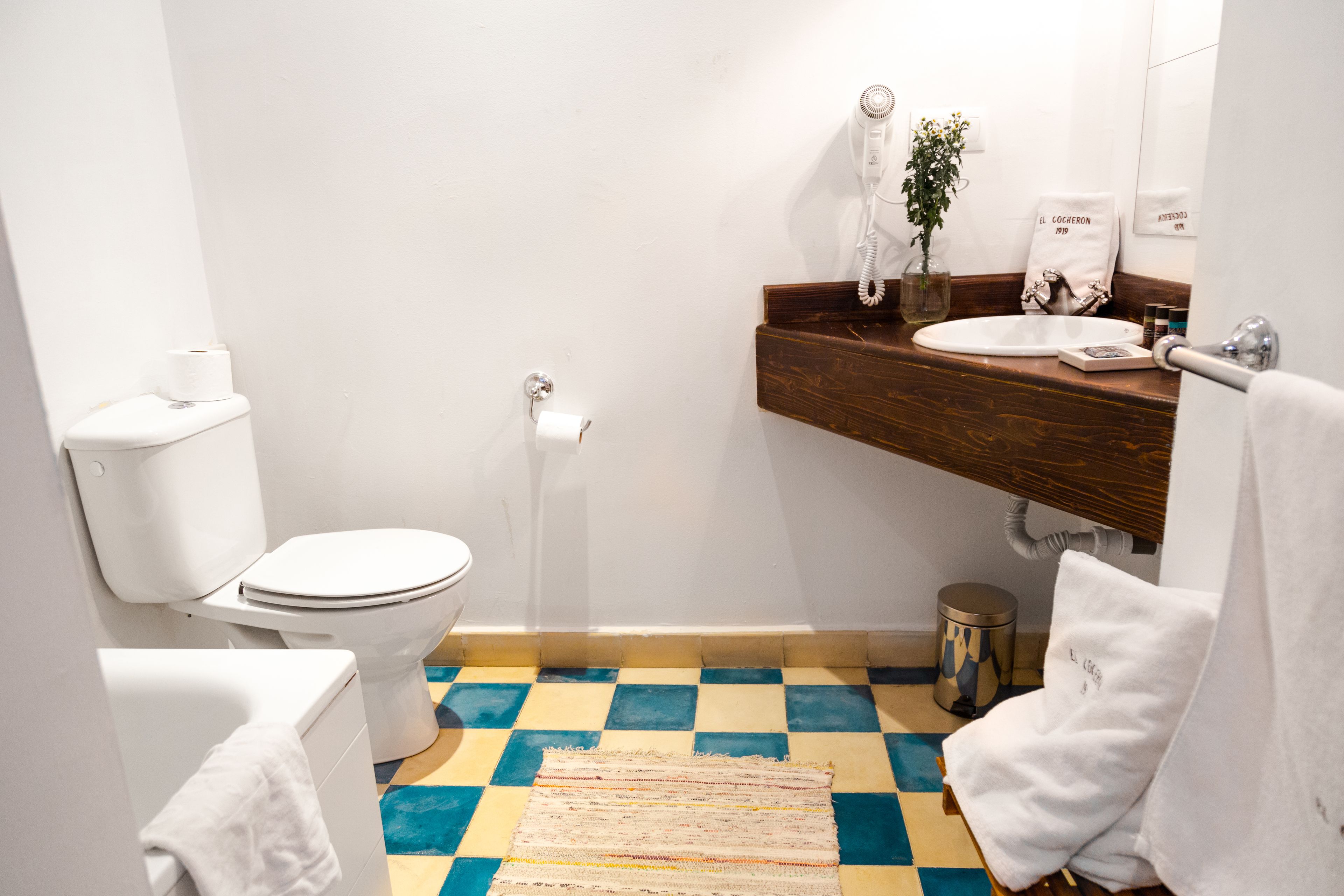 double room | bathroom | free toiletries, hair dryer, towels