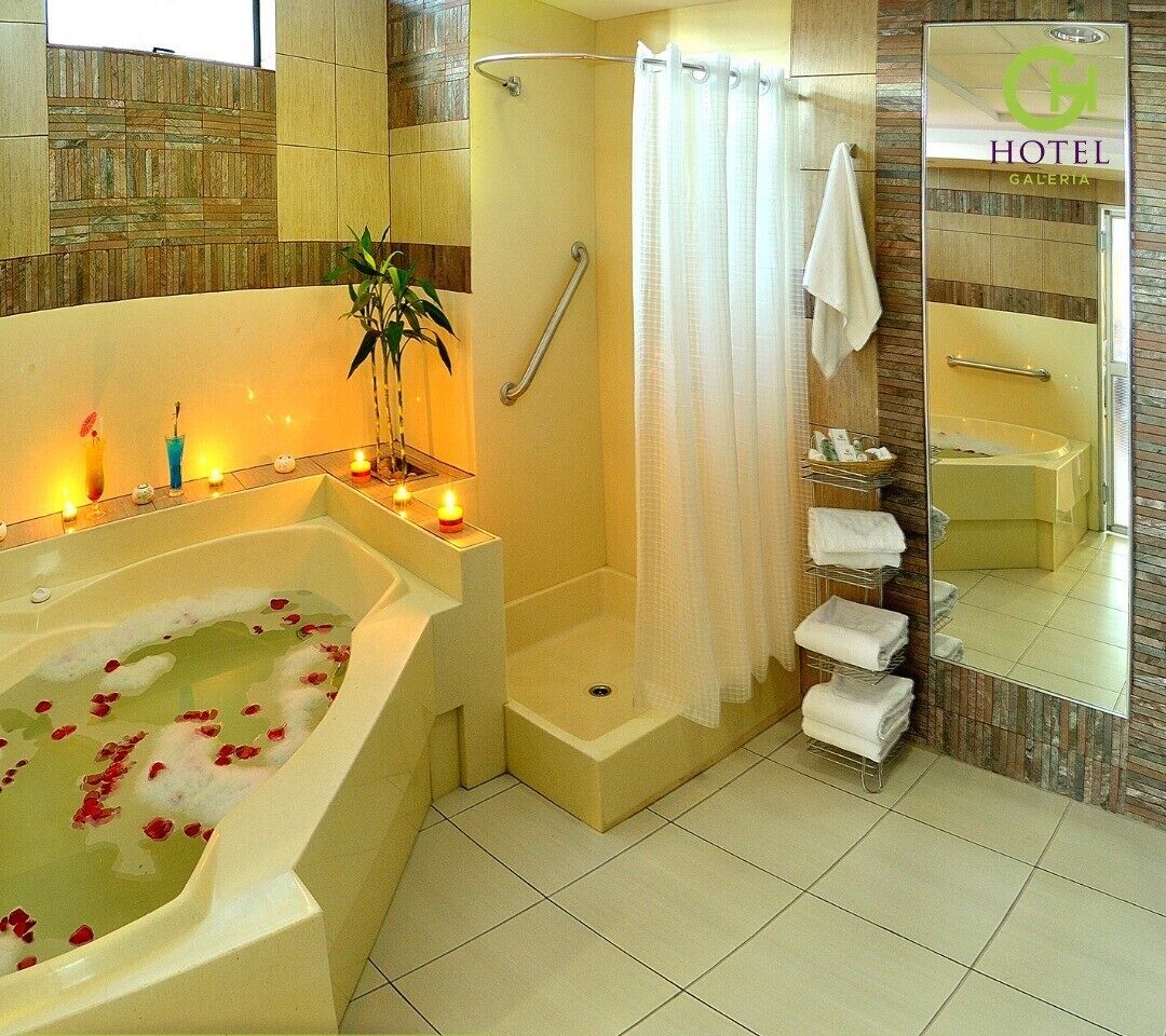 deluxe suite | bathroom | combined shower/bathtub, hair dryer, towels, soap