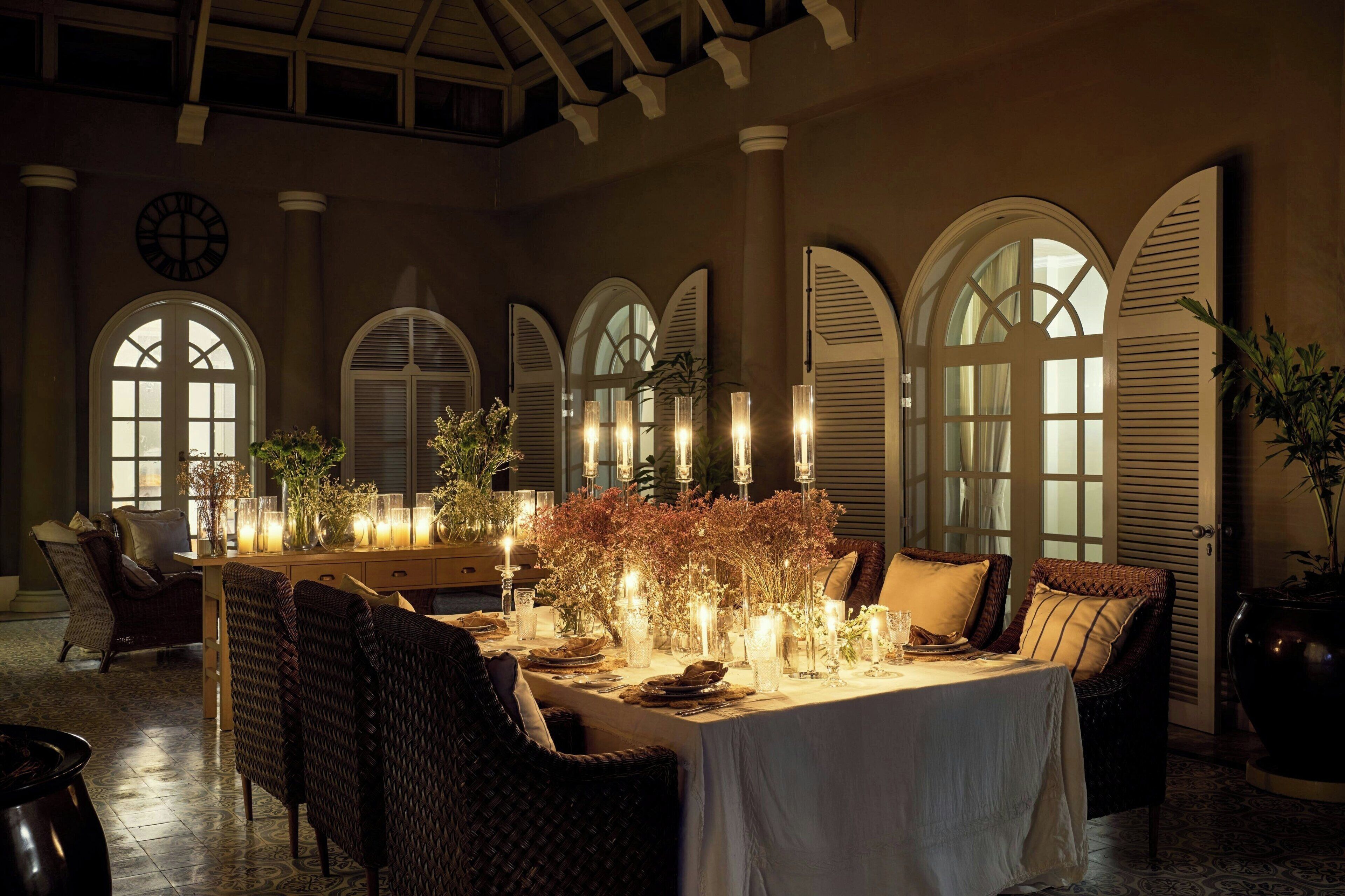 6 restaurants, breakfast served