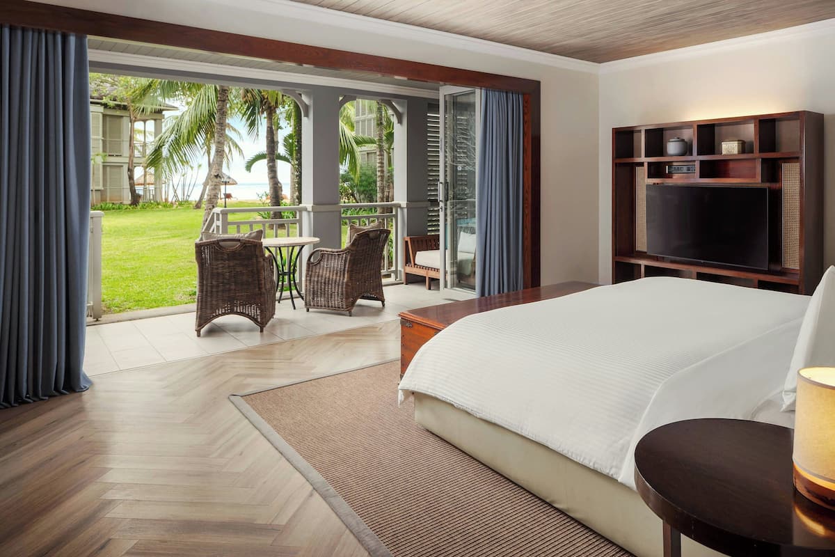 Hypo-allergenic bedding, minibar, in-room safe, laptop workspace