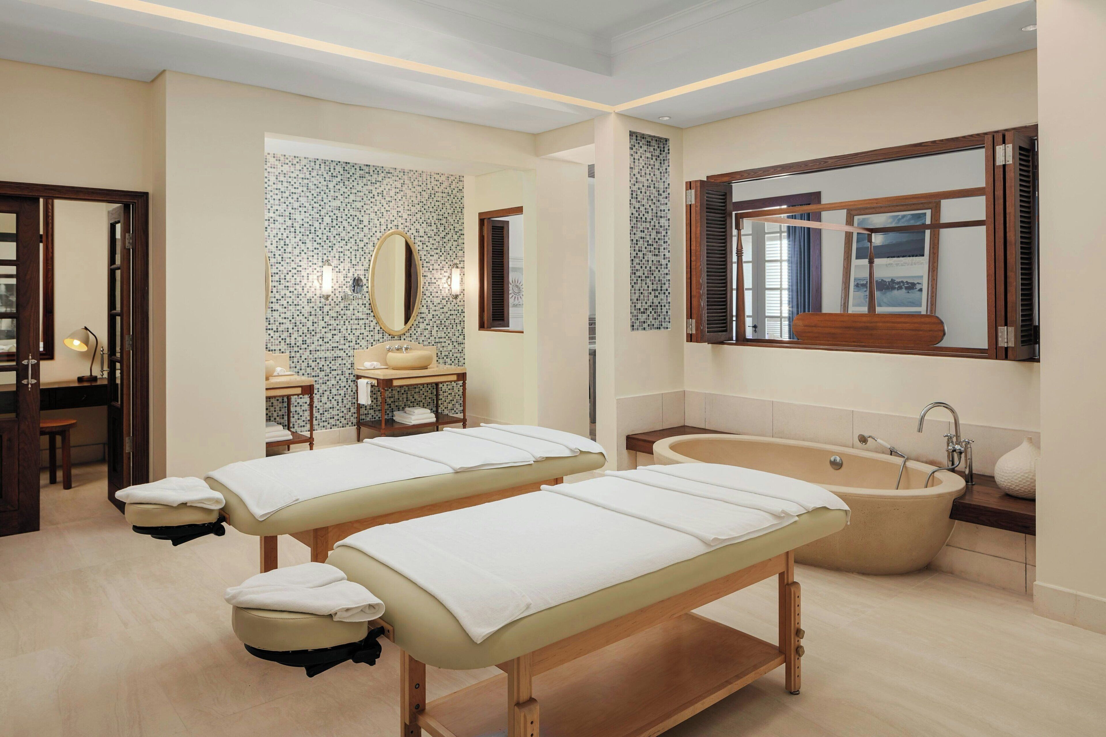 suite, 1 king bed with sofa bed, non smoking | hypo-allergenic bedding, minibar, in-room safe, laptop workspace