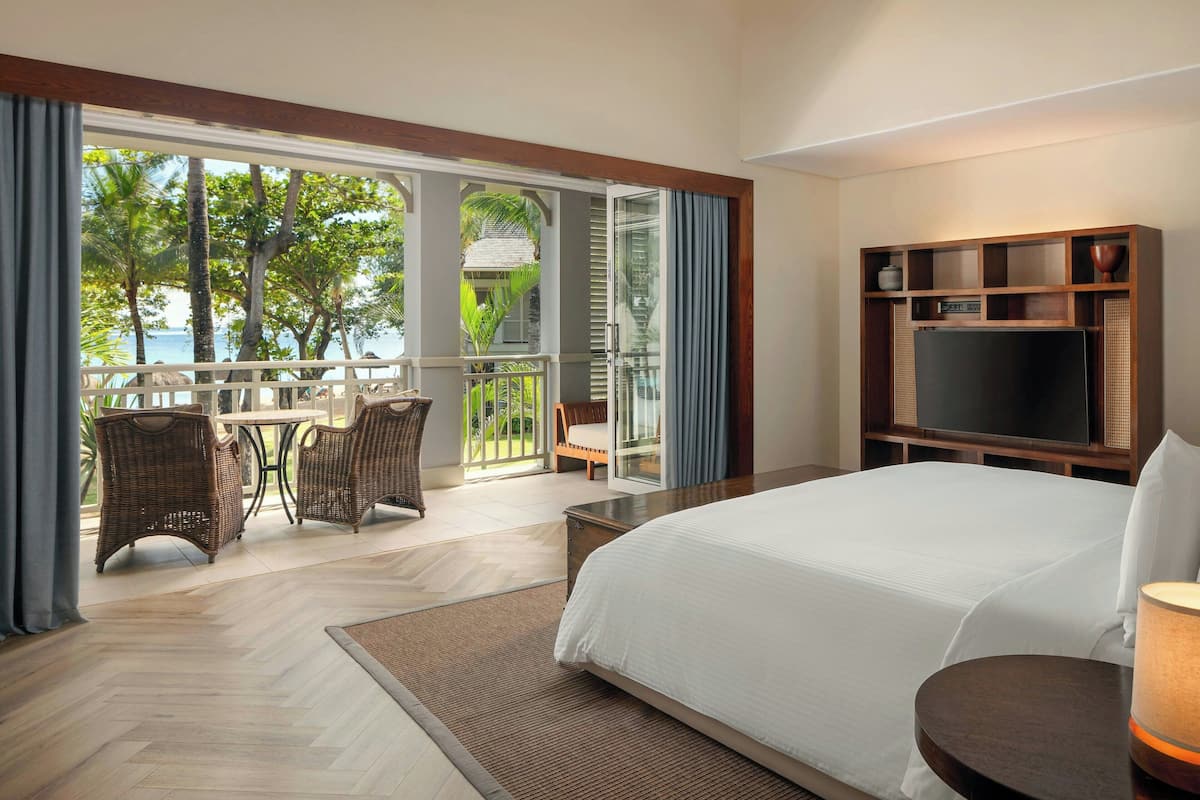 Suite, 1 King Bed with Sofa bed, Non Smoking, Balcony | Hypo-allergenic bedding, minibar, in-room safe, laptop workspace