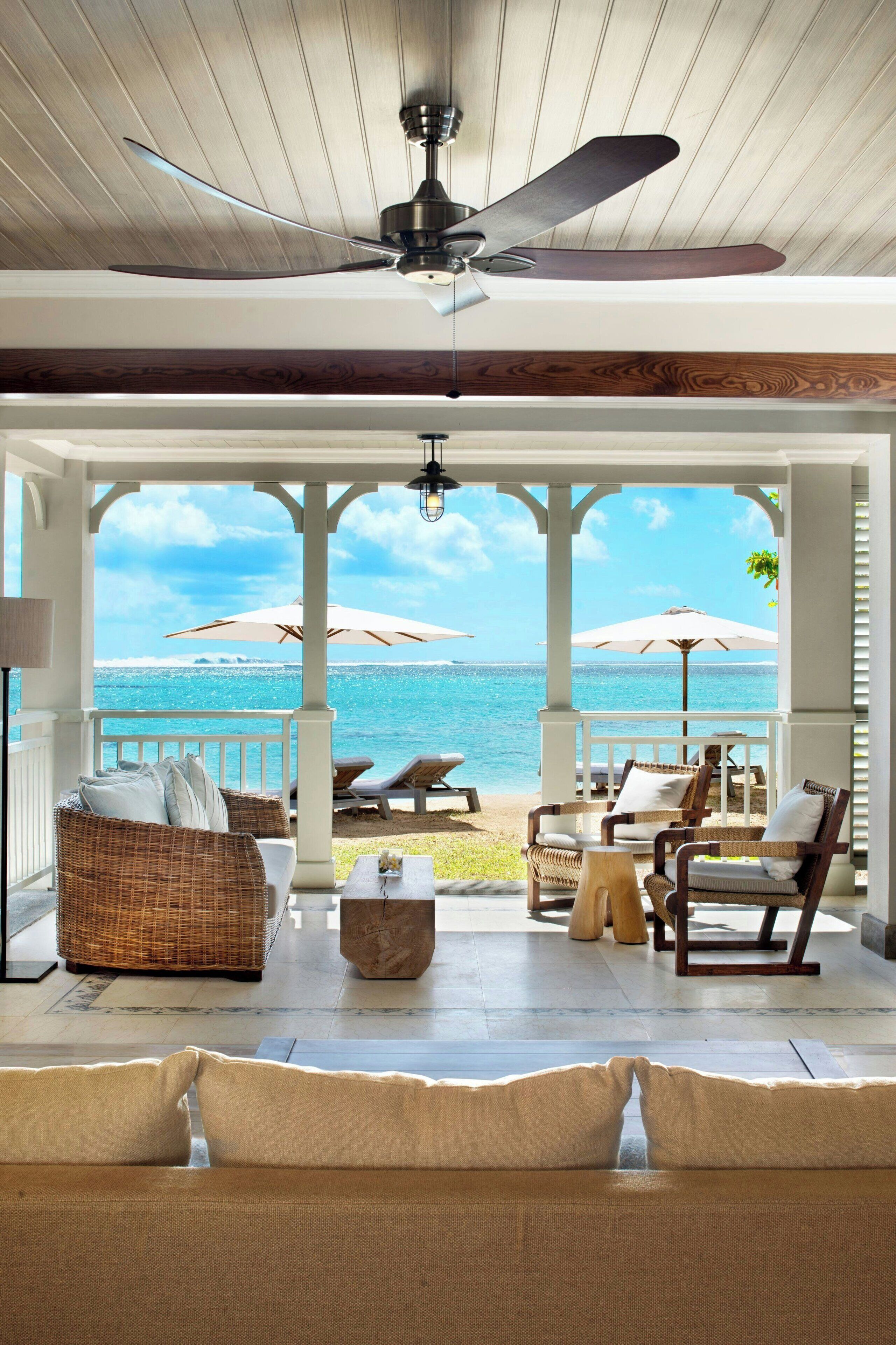 套房, 1 张特大床和 1 张沙发床 | 海滩 | 在海滩、白沙、沙滩椅、海滩遮阳伞