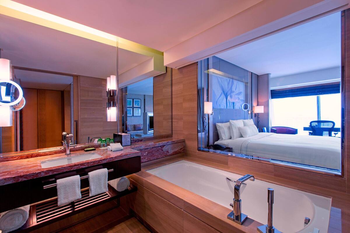 room, 1 king bed, non smoking | bathroom | separate bathtub and shower, rainfall showerhead, free toiletries