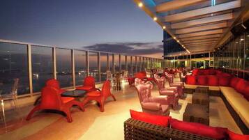 4 barer/lounger og tapasbar