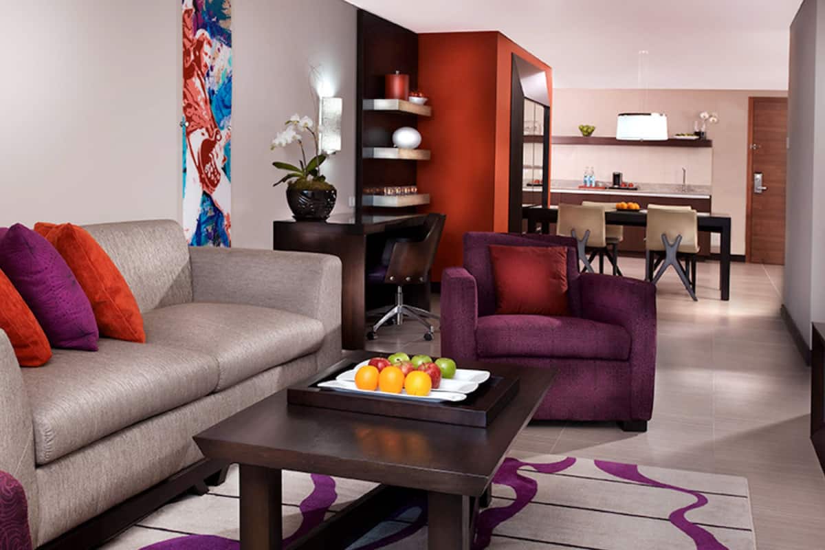 Rock Platinum Suite One Bedroom | Wohnzimmer