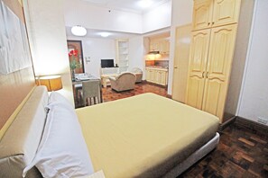 Prime Studio | In-room safe, desk, blackout drapes, iron/ironing board - Asian Mansion Il (Makati)