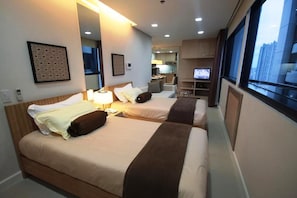 In-room safe, desk, blackout curtains, iron/ironing board - BSA Twin Towers Ortigas (Mandaluyong)
